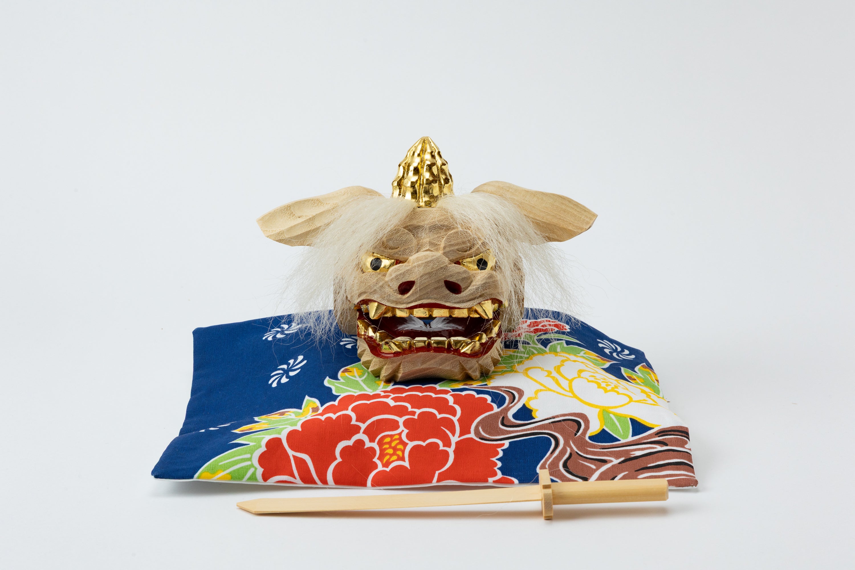 加賀獅子頭 金箔本毛仕上げ（ガラスケース付）｜G40