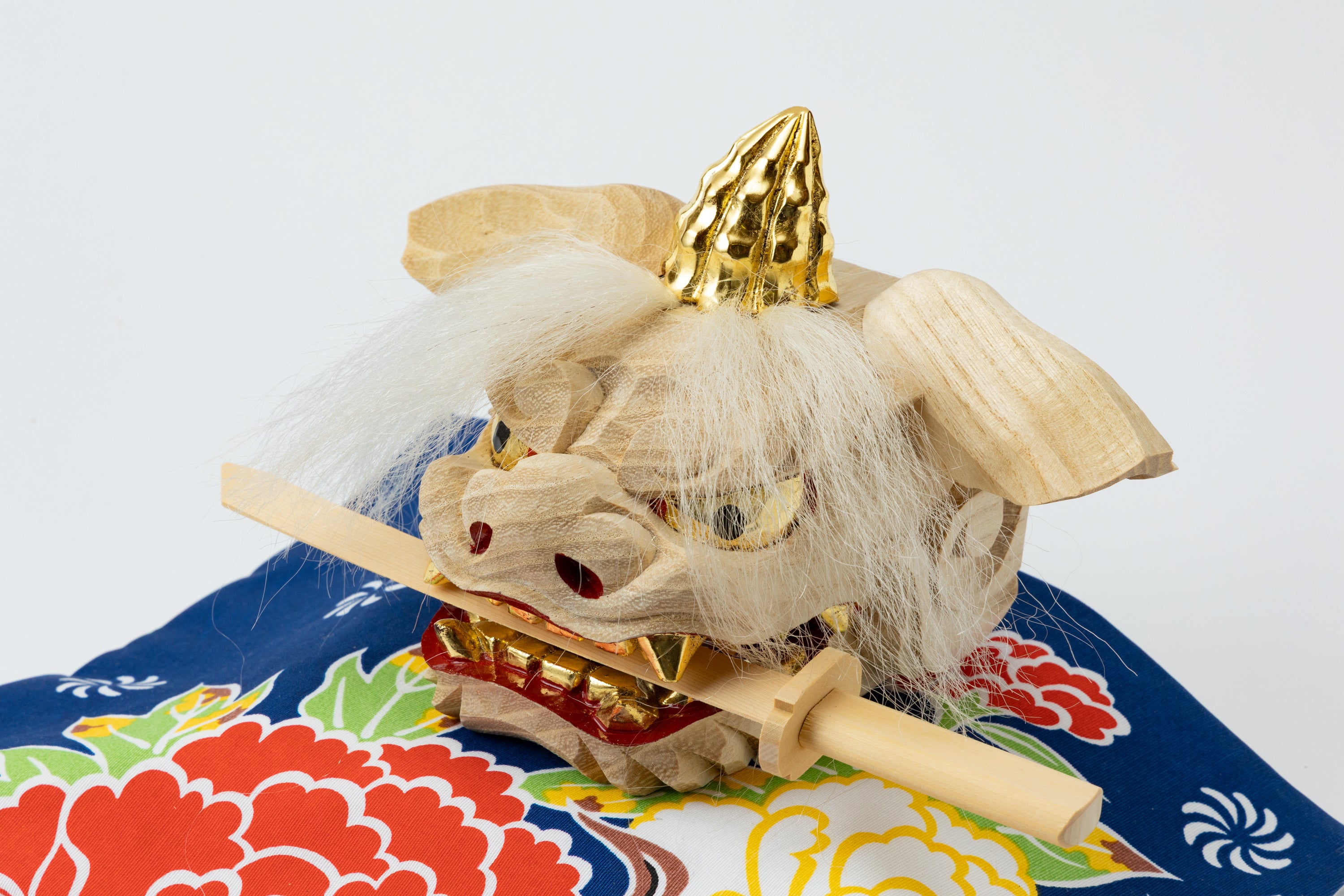 加賀獅子頭 金箔本毛仕上げ（ガラスケース付）｜G40
