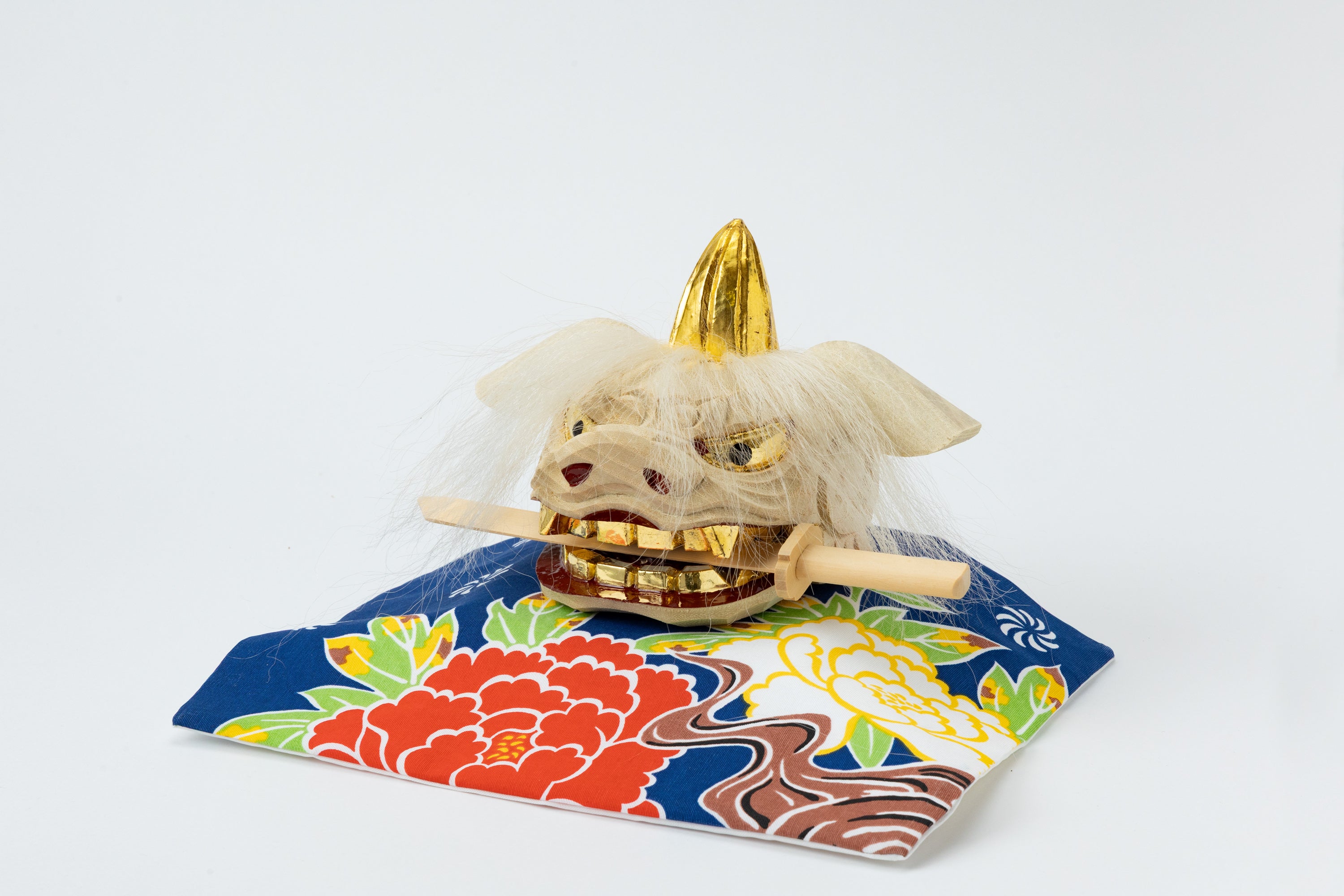 加賀獅子頭 金箔本毛仕上げ（ガラスケース付）｜G33