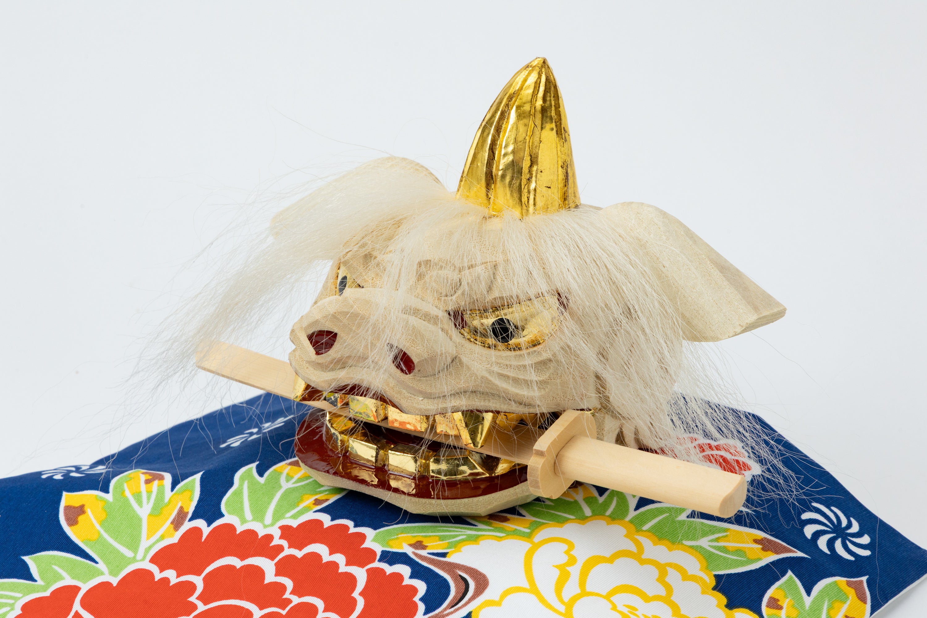 加賀獅子頭 金箔本毛仕上げ（ガラスケース付）｜G33